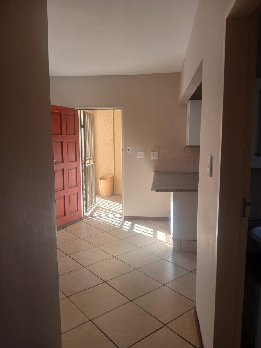 To Let 2 Bedroom Property for Rent in Rangeview Gauteng