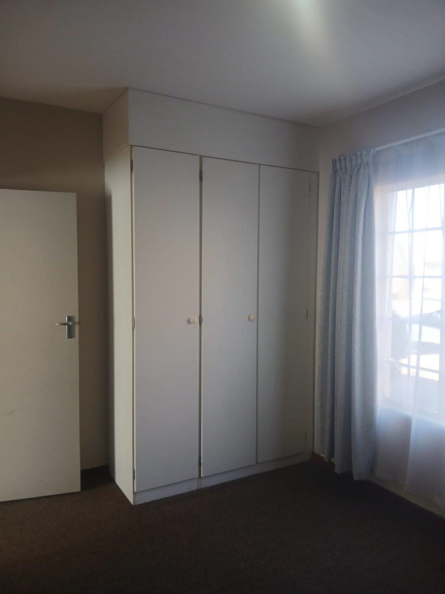 To Let 2 Bedroom Property for Rent in Rangeview Gauteng