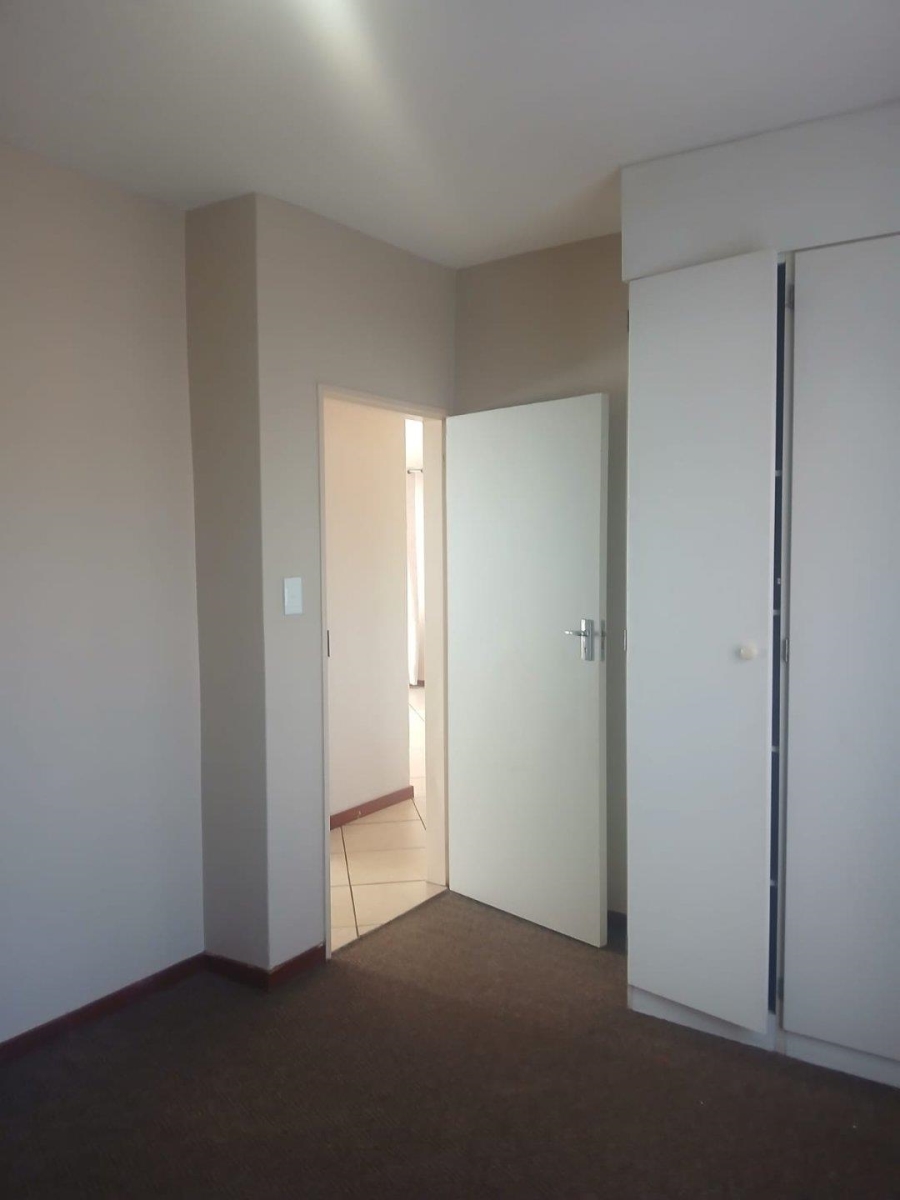 To Let 2 Bedroom Property for Rent in Rangeview Gauteng