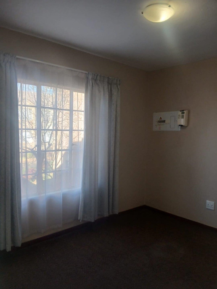 To Let 2 Bedroom Property for Rent in Rangeview Gauteng