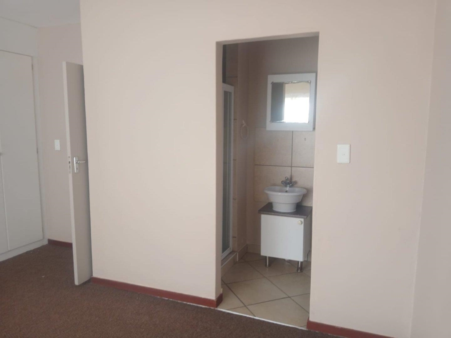 To Let 2 Bedroom Property for Rent in Rangeview Gauteng