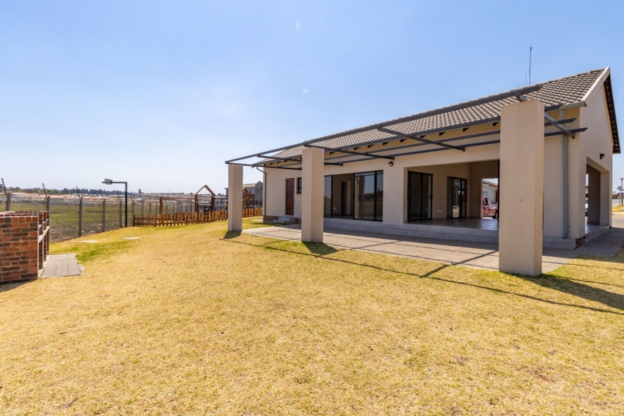 To Let 3 Bedroom Property for Rent in Noordwyk Gauteng