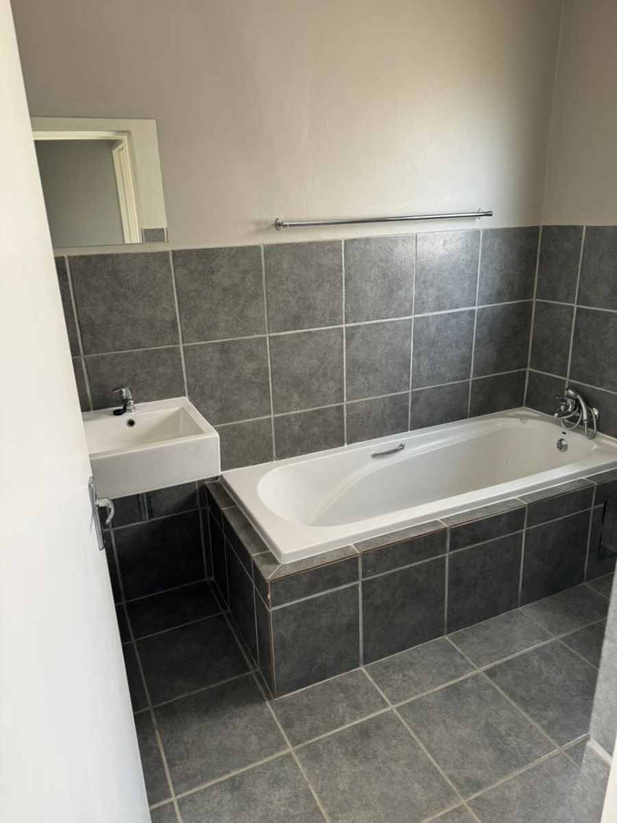 To Let 3 Bedroom Property for Rent in Noordwyk Gauteng