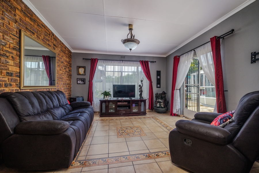 To Let 3 Bedroom Property for Rent in Albertville Gauteng