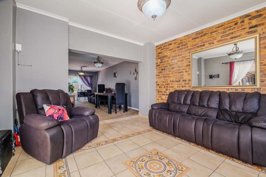 To Let 3 Bedroom Property for Rent in Albertville Gauteng