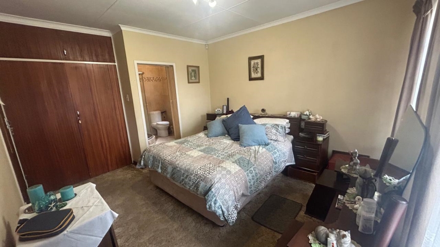 3 Bedroom Property for Sale in Bardene Gauteng