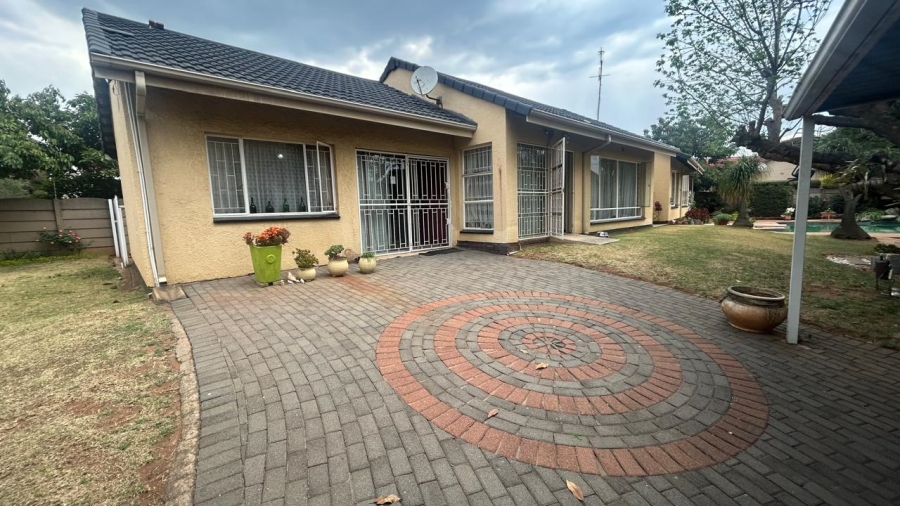 3 Bedroom Property for Sale in Bardene Gauteng