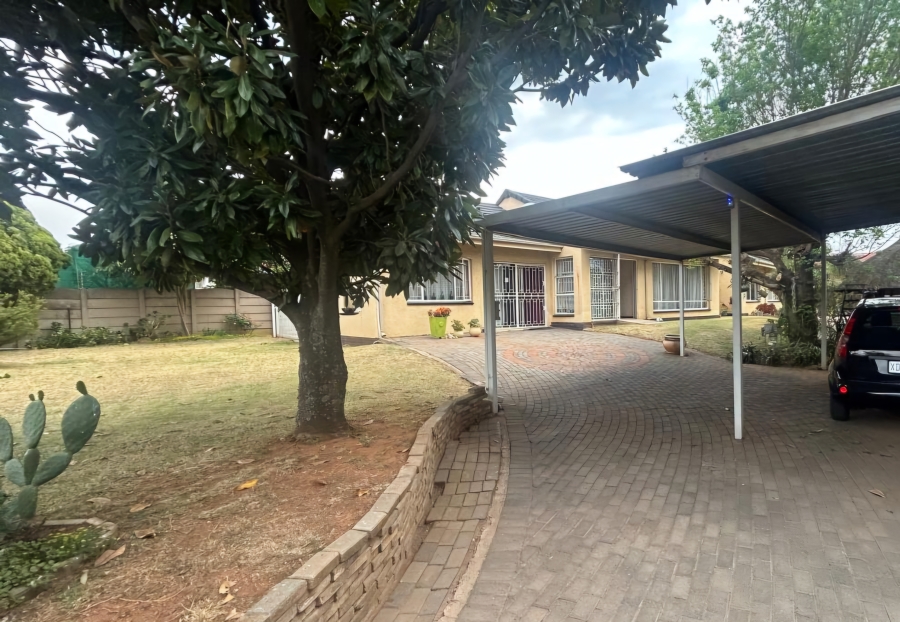 3 Bedroom Property for Sale in Bardene Gauteng