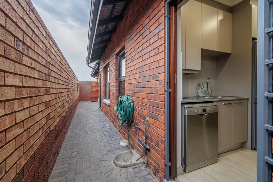 3 Bedroom Property for Sale in Olievenpoort Gauteng