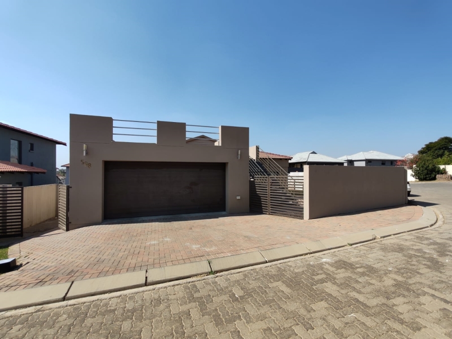 3 Bedroom Property for Sale in Ruimsig Country Estate Gauteng