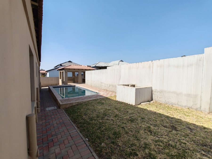 3 Bedroom Property for Sale in Ruimsig Country Estate Gauteng