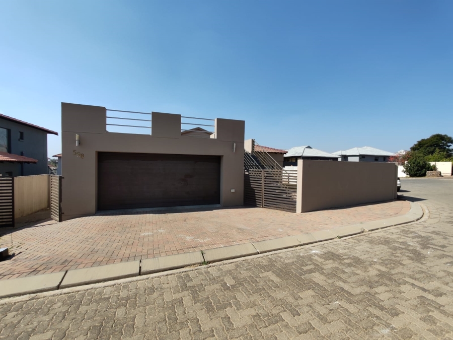 3 Bedroom Property for Sale in Ruimsig Country Estate Gauteng