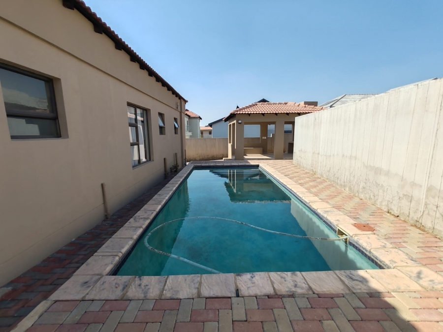 3 Bedroom Property for Sale in Ruimsig Country Estate Gauteng