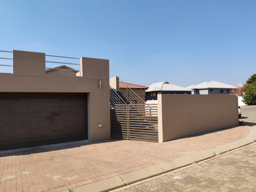 3 Bedroom Property for Sale in Ruimsig Country Estate Gauteng