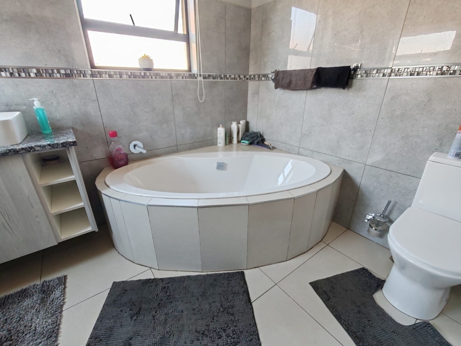 3 Bedroom Property for Sale in Ruimsig Country Estate Gauteng