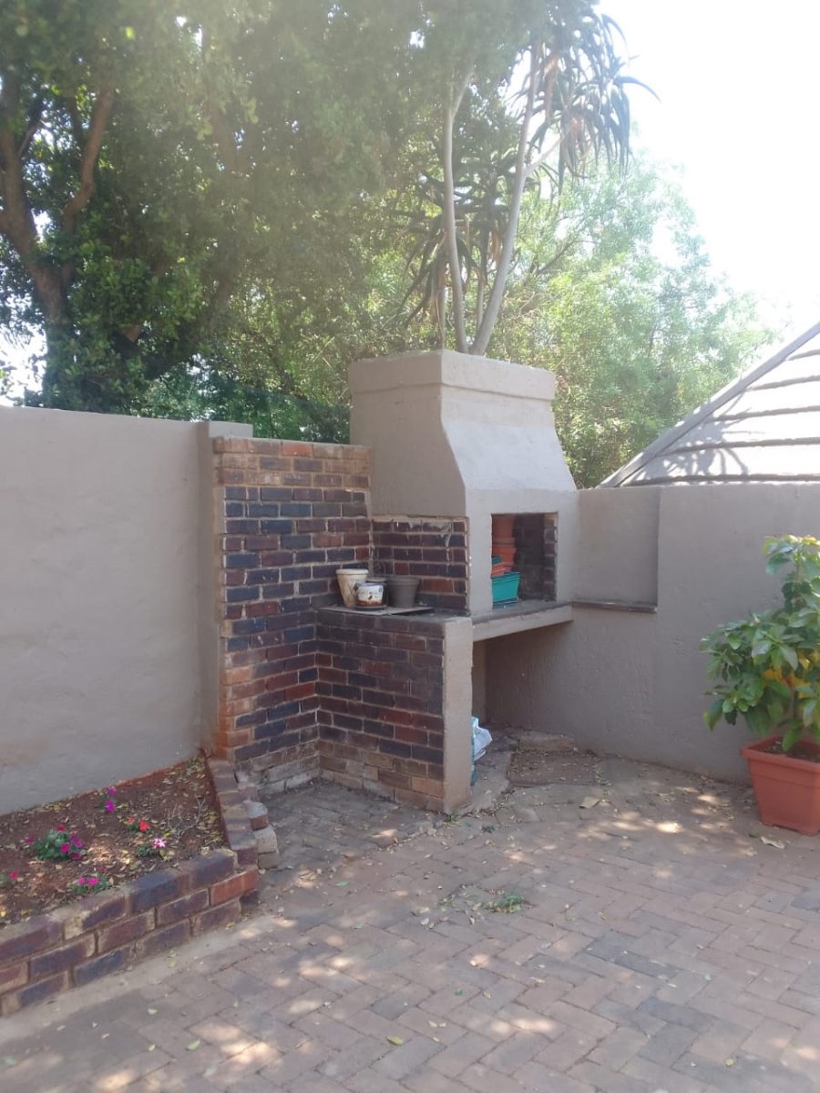 2 Bedroom Property for Sale in Rant En Dal Gauteng