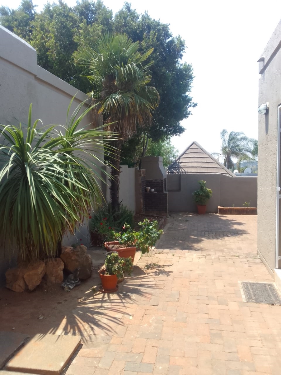 2 Bedroom Property for Sale in Rant En Dal Gauteng