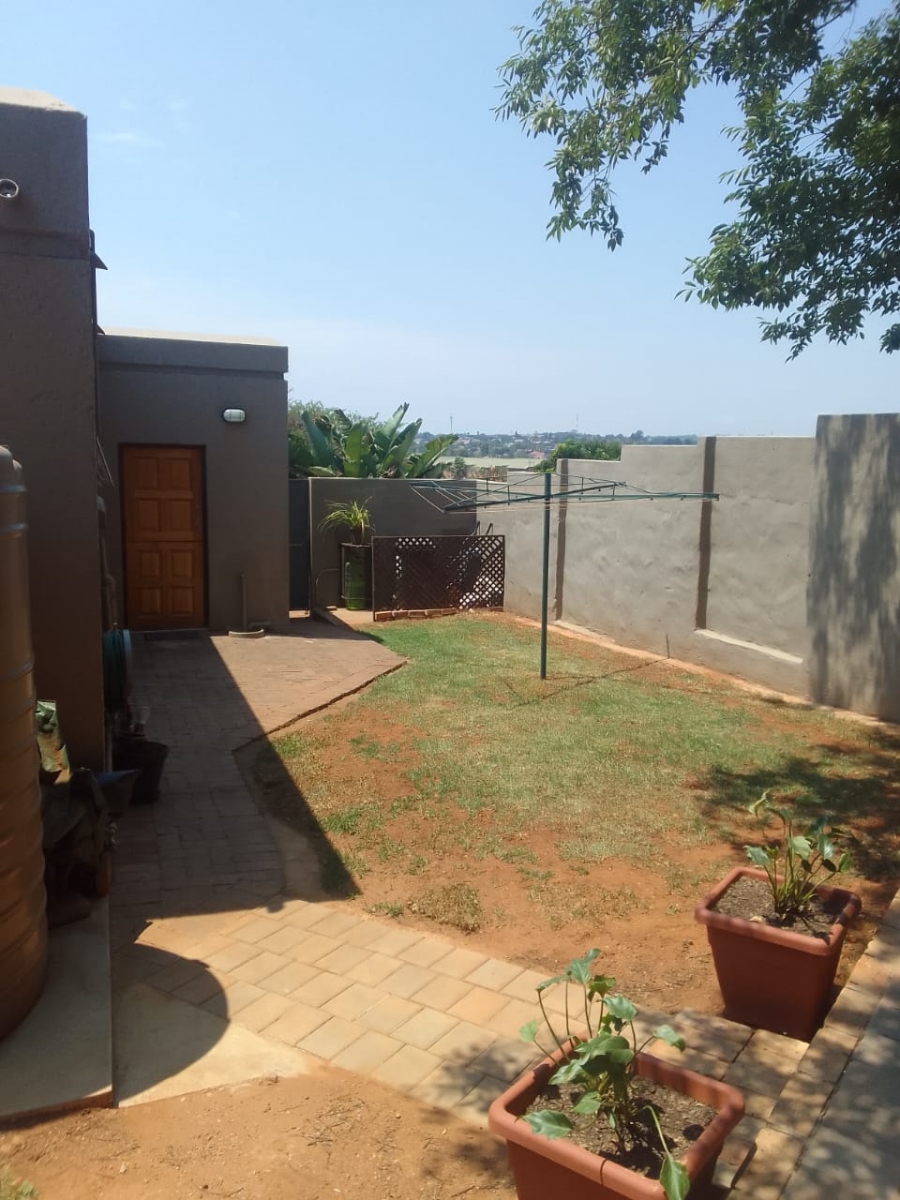 2 Bedroom Property for Sale in Rant En Dal Gauteng