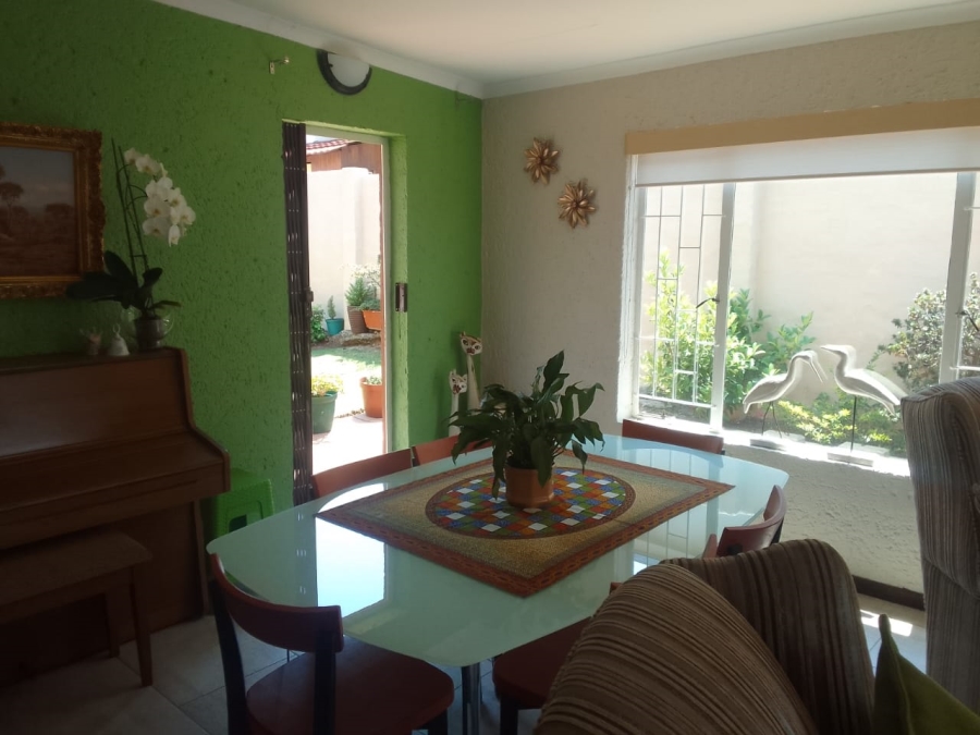 2 Bedroom Property for Sale in Rant En Dal Gauteng