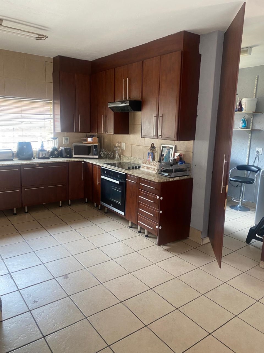 To Let 3 Bedroom Property for Rent in Oakdene Gauteng