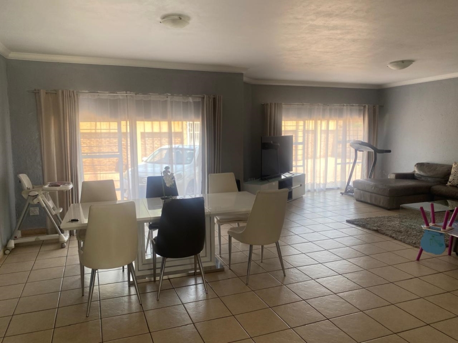 To Let 3 Bedroom Property for Rent in Oakdene Gauteng