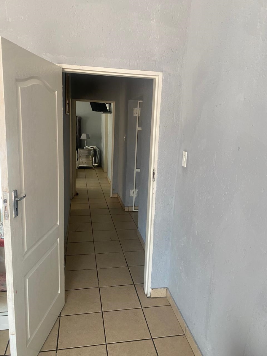 To Let 3 Bedroom Property for Rent in Oakdene Gauteng