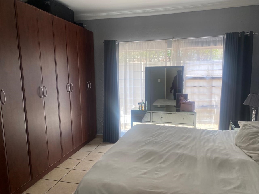 To Let 3 Bedroom Property for Rent in Oakdene Gauteng