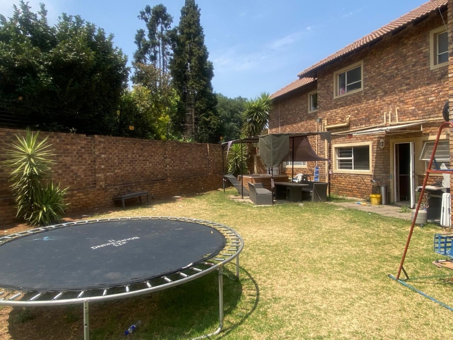 To Let 3 Bedroom Property for Rent in Oakdene Gauteng