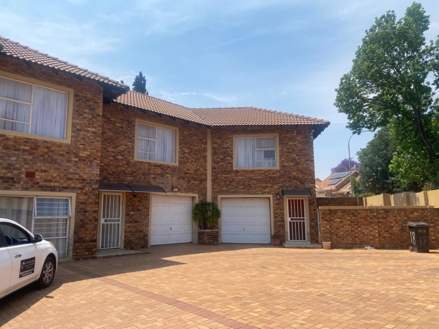 To Let 3 Bedroom Property for Rent in Oakdene Gauteng