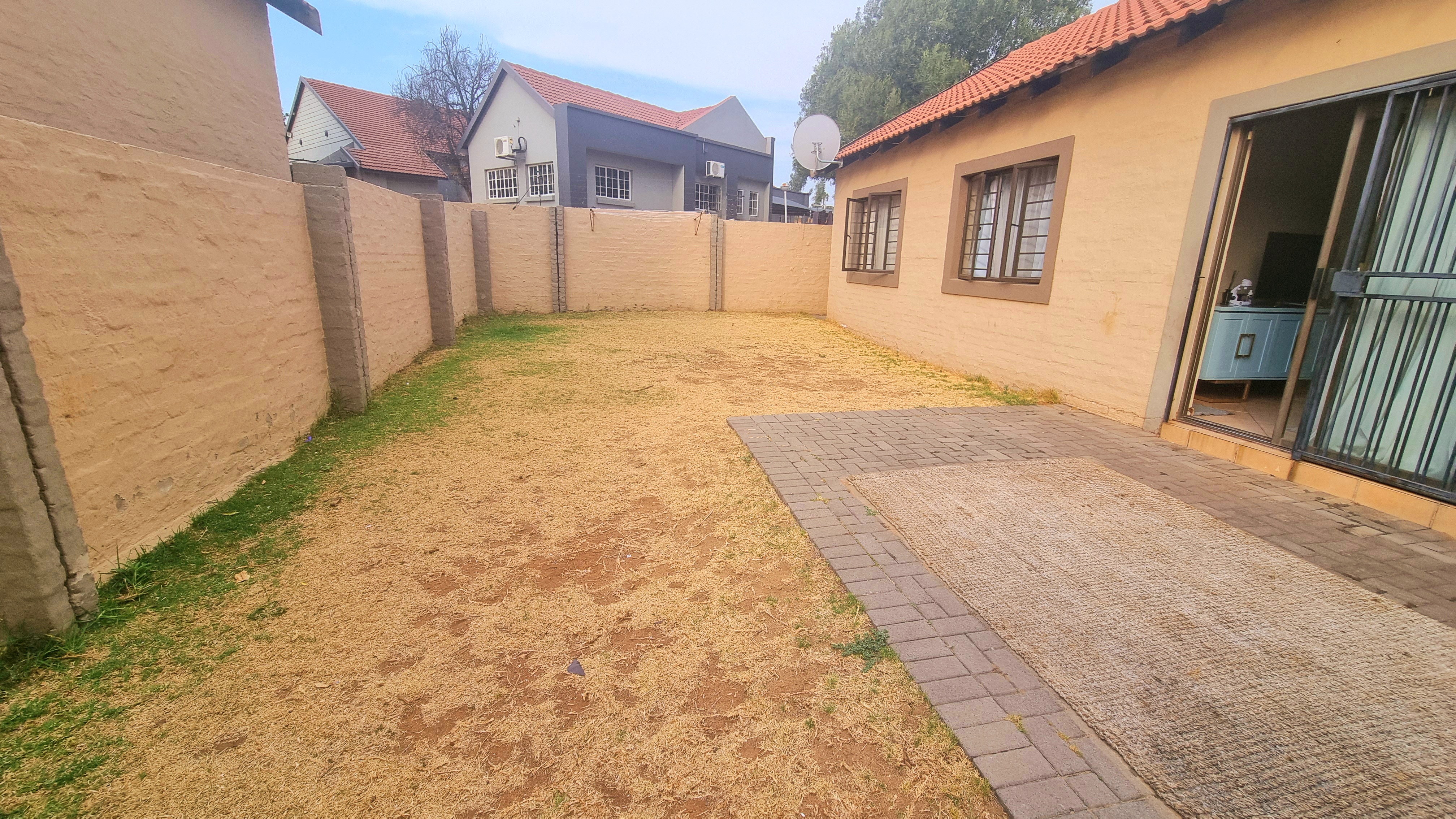 To Let 2 Bedroom Property for Rent in Halfway Gardens Gauteng