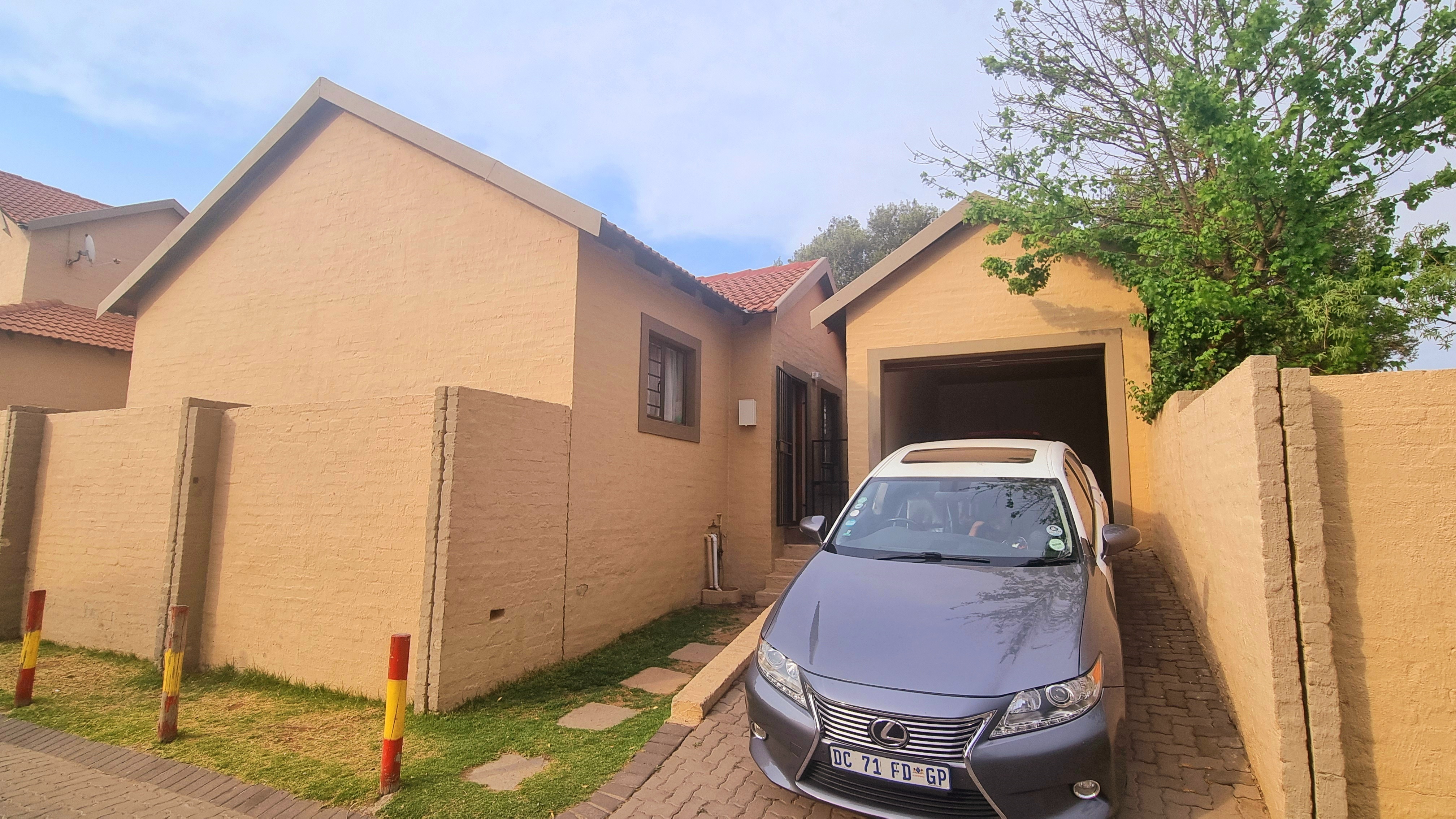 To Let 2 Bedroom Property for Rent in Halfway Gardens Gauteng