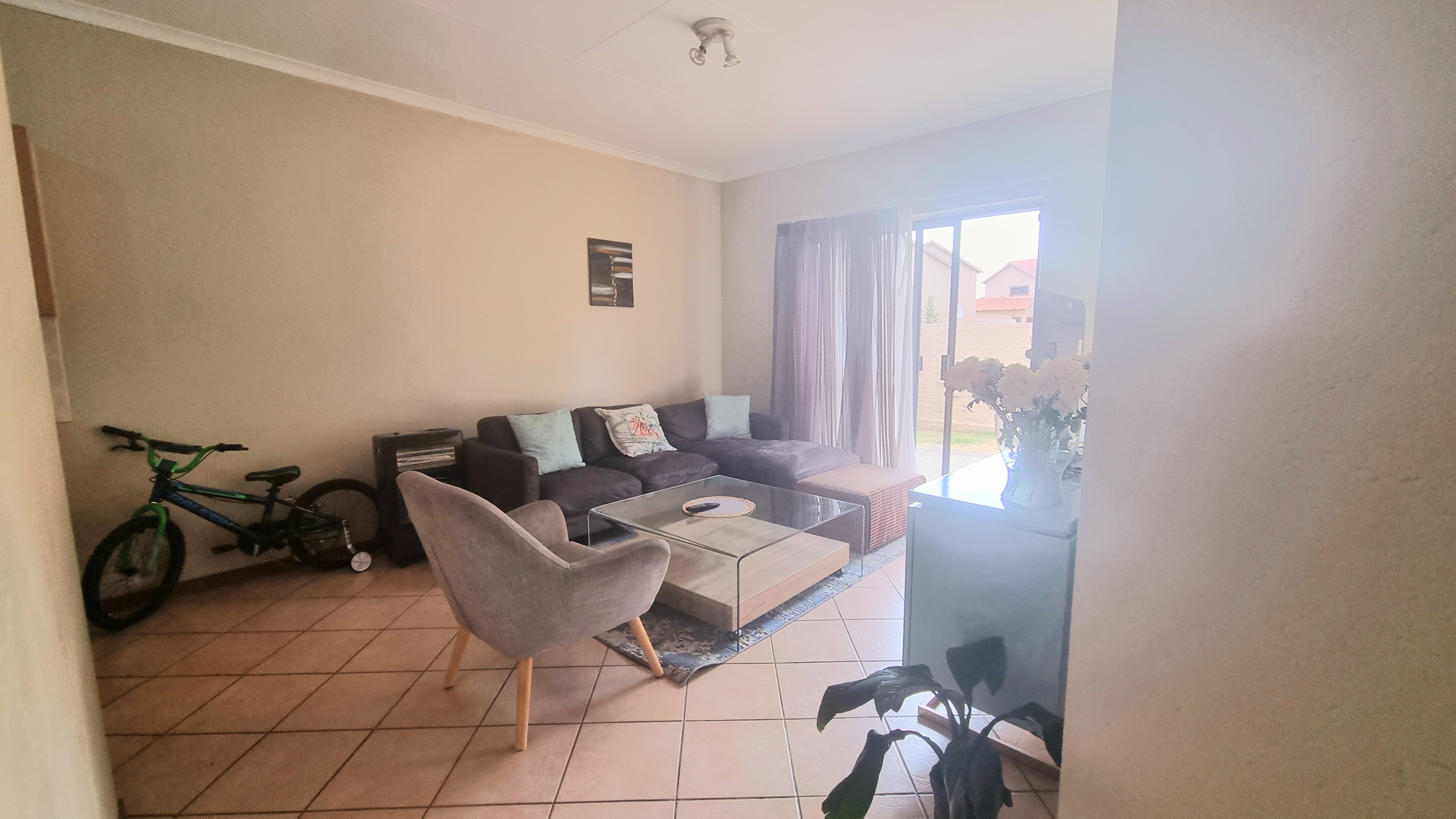 To Let 2 Bedroom Property for Rent in Halfway Gardens Gauteng