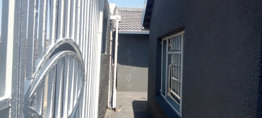 2 Bedroom Property for Sale in Diepkloof Zone 5 Gauteng