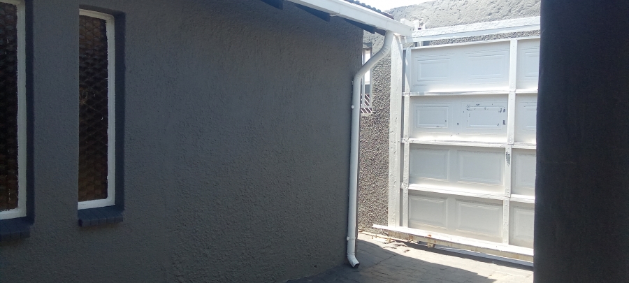 2 Bedroom Property for Sale in Diepkloof Zone 5 Gauteng