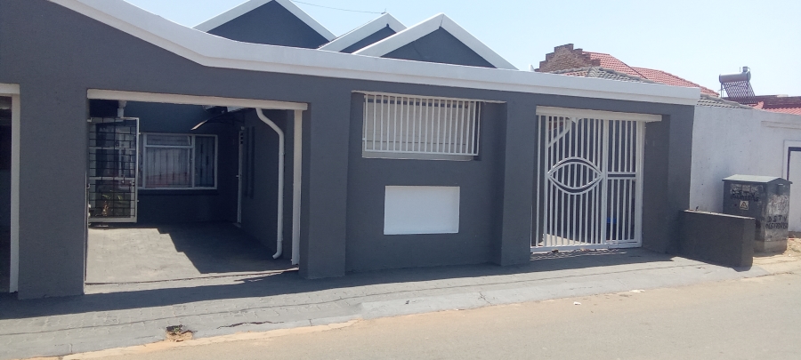 2 Bedroom Property for Sale in Diepkloof Zone 5 Gauteng