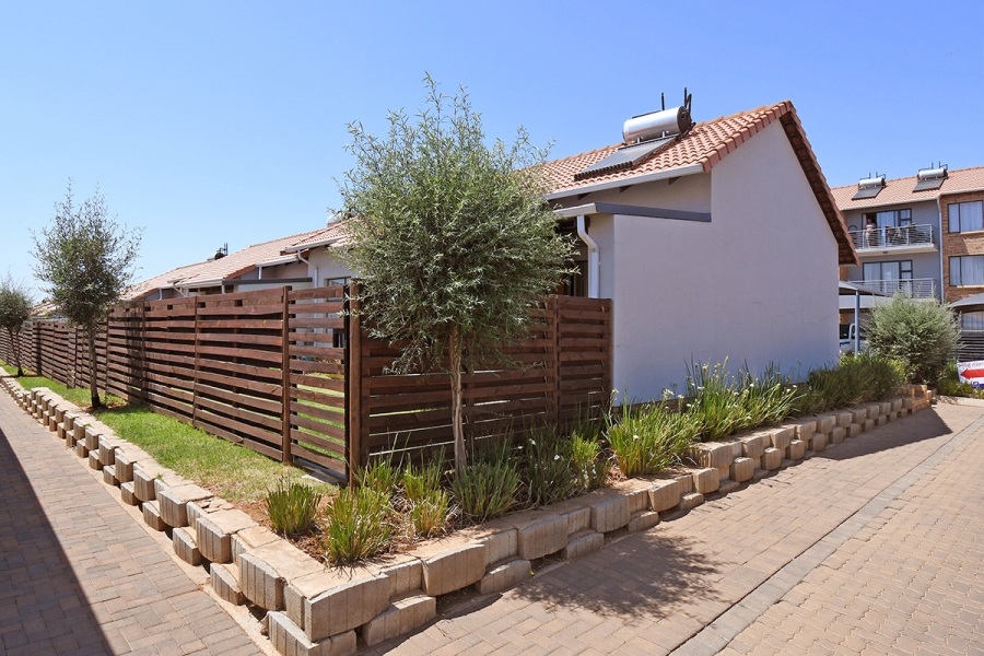 3 Bedroom Property for Sale in Monavoni Gauteng