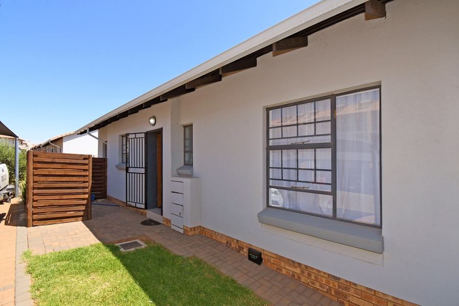 3 Bedroom Property for Sale in Monavoni Gauteng