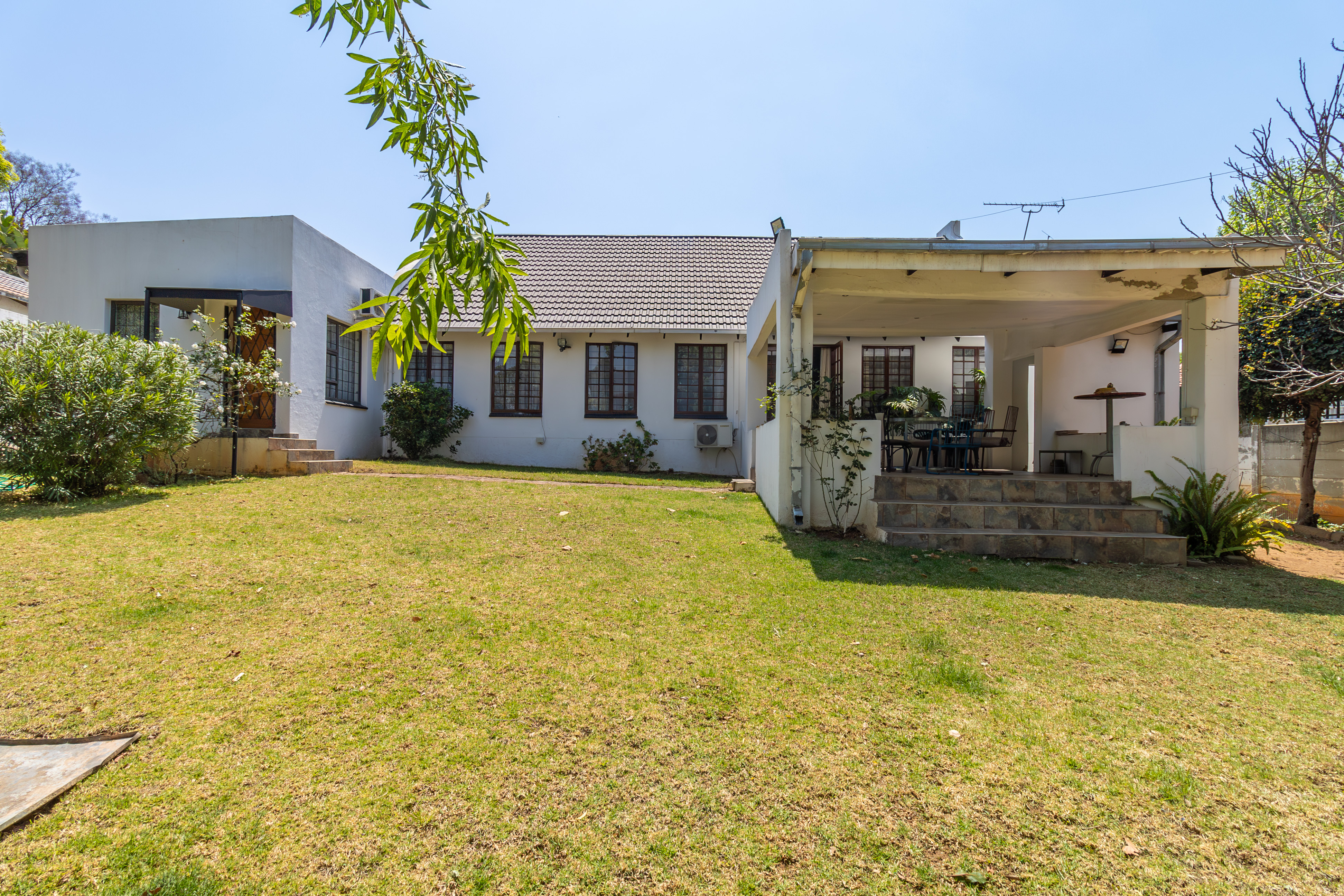 6 Bedroom Property for Sale in Hurlingham Manor Gauteng