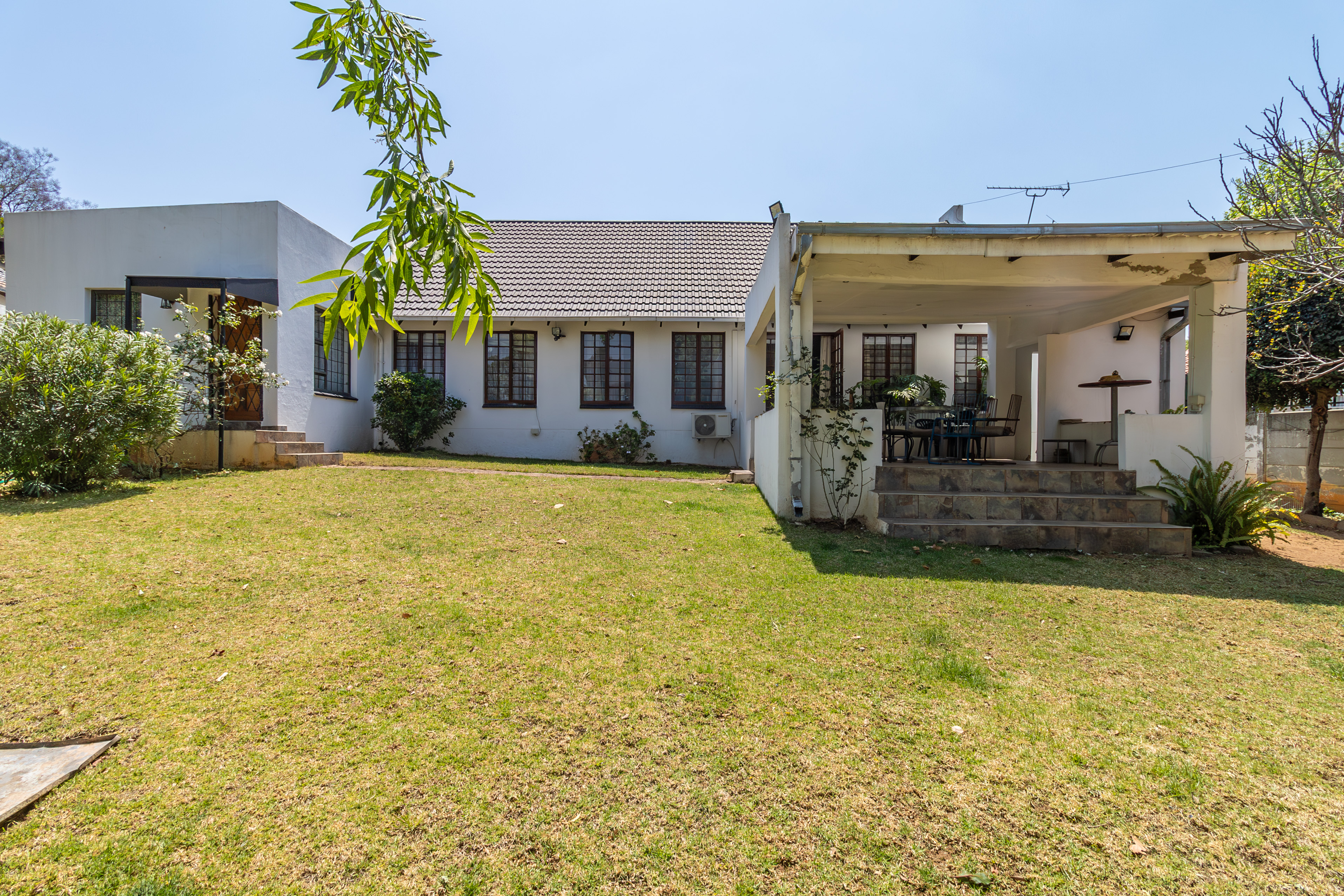 6 Bedroom Property for Sale in Hurlingham Manor Gauteng