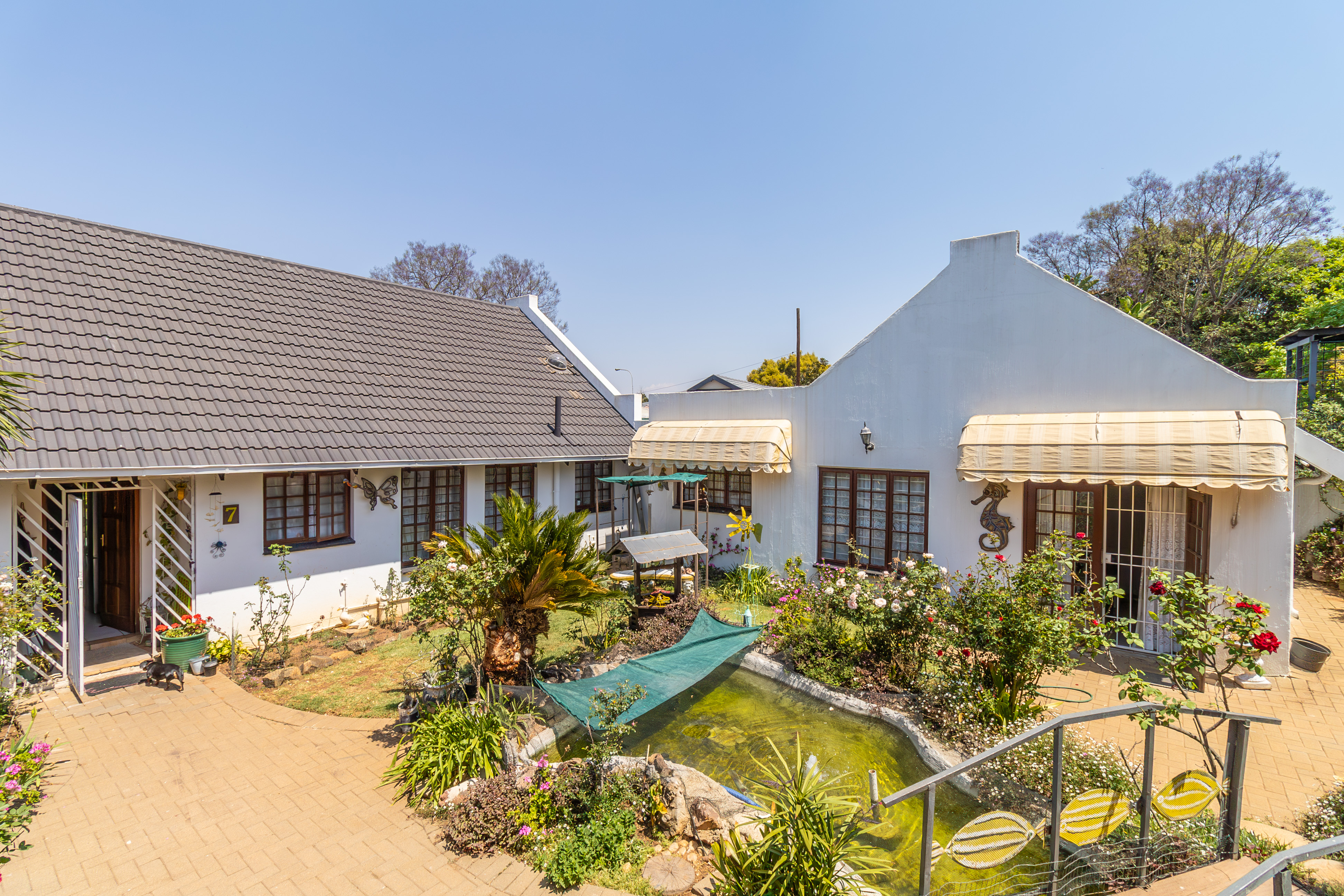 6 Bedroom Property for Sale in Hurlingham Manor Gauteng