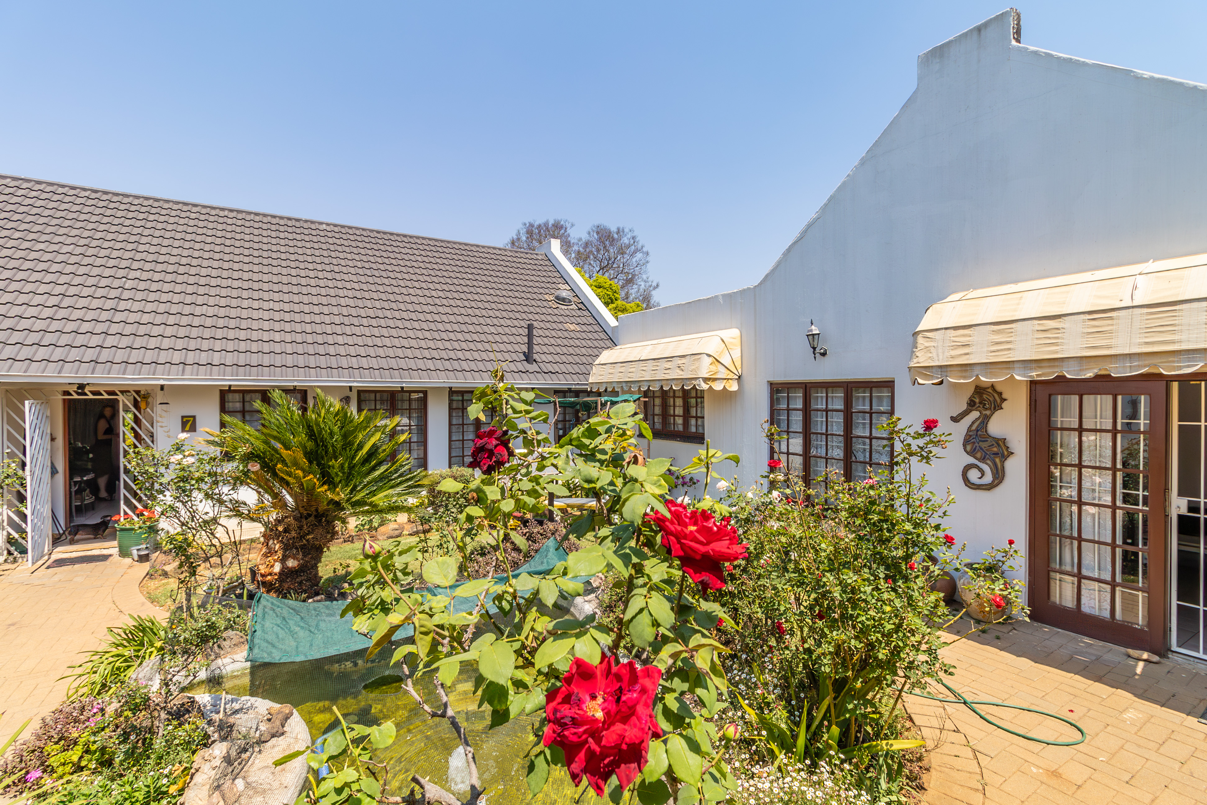 6 Bedroom Property for Sale in Hurlingham Manor Gauteng