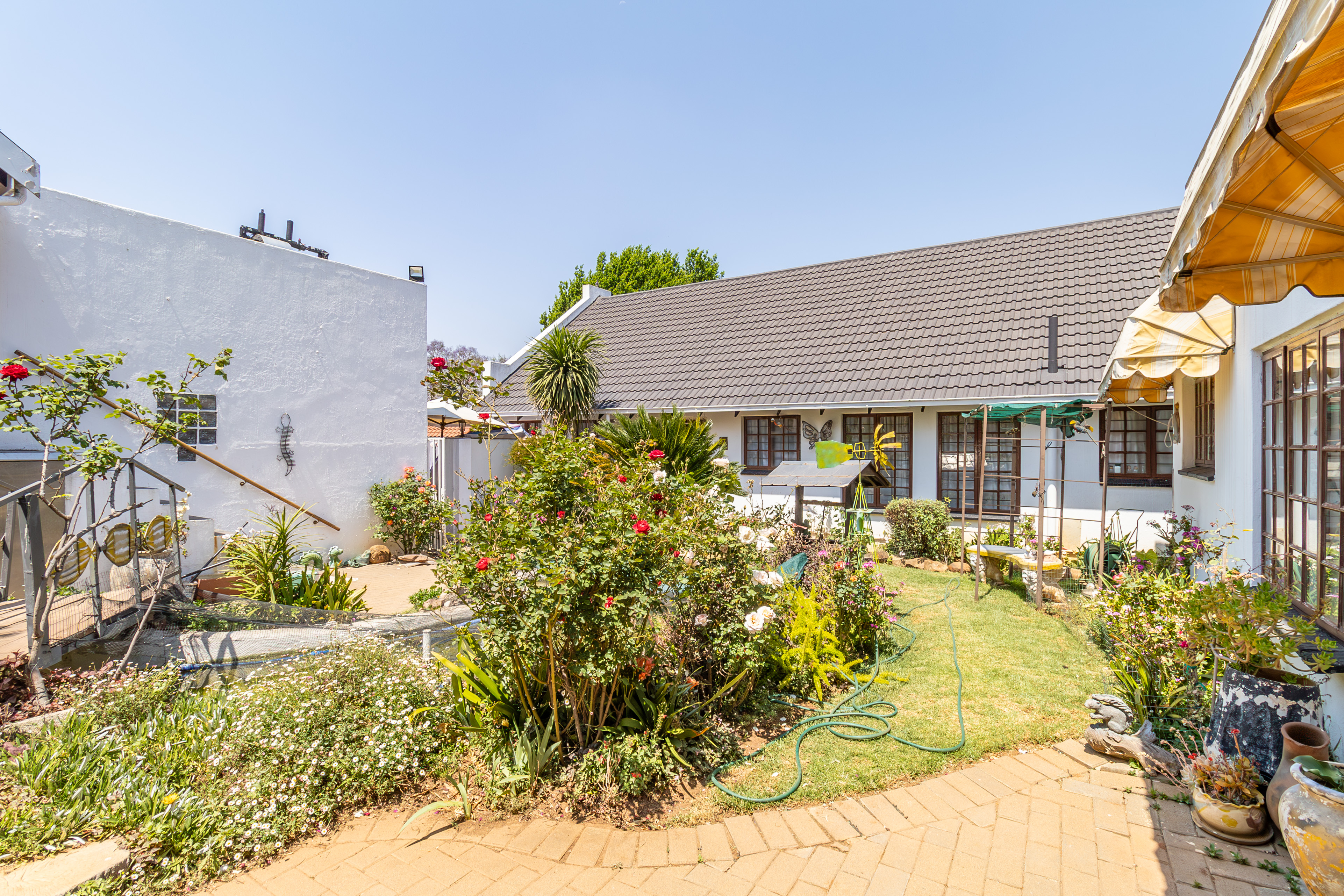 6 Bedroom Property for Sale in Hurlingham Manor Gauteng