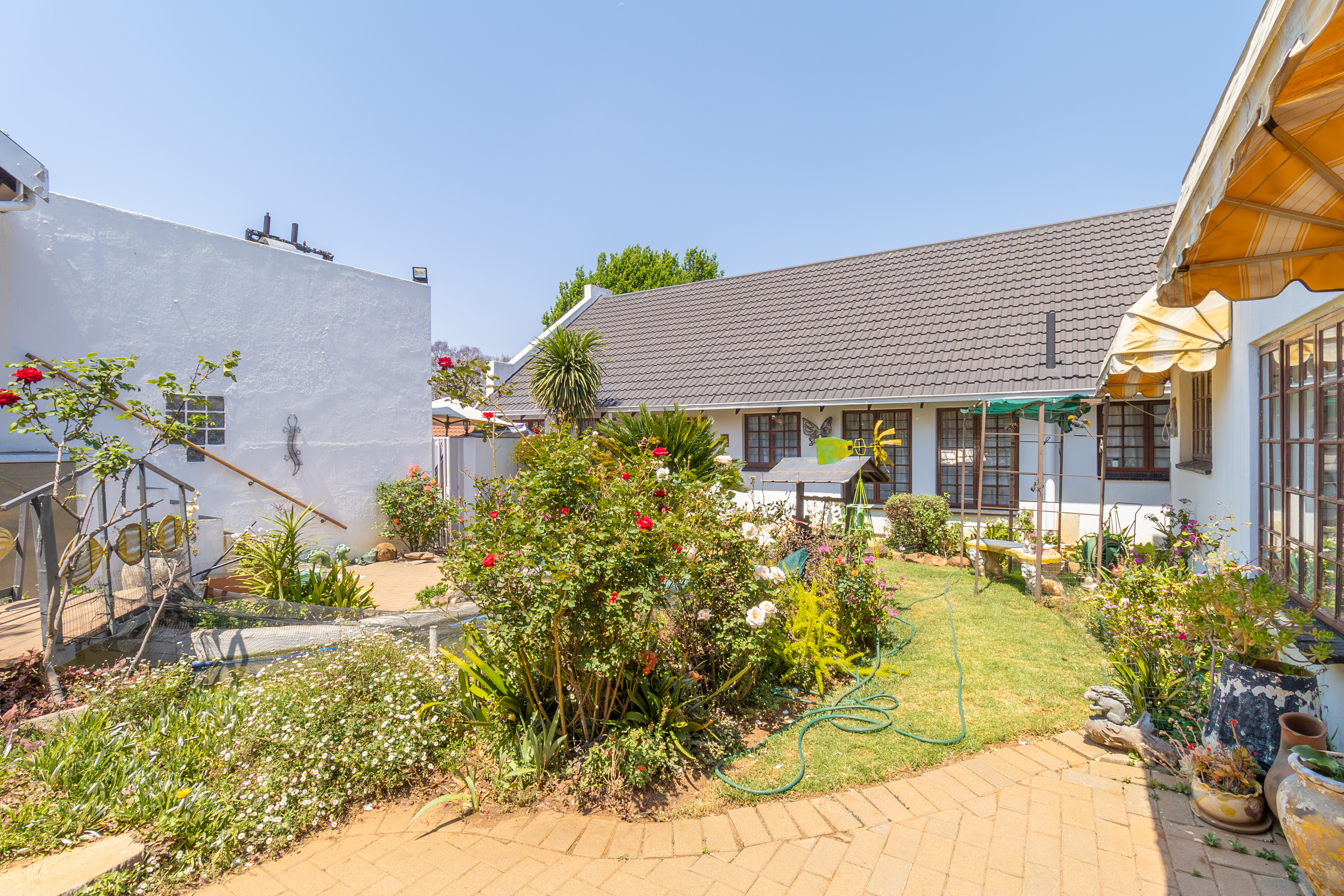 6 Bedroom Property for Sale in Hurlingham Manor Gauteng