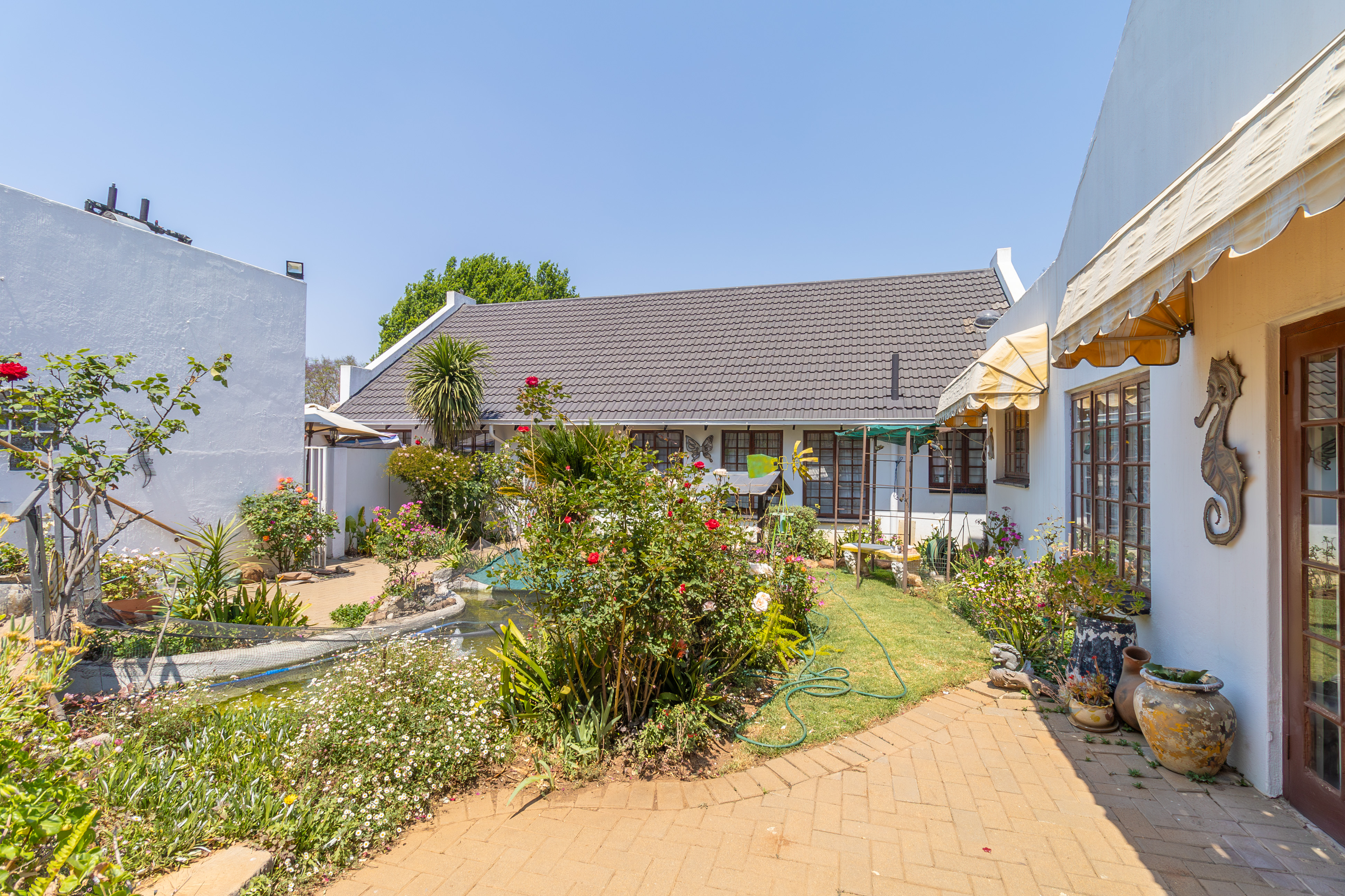 6 Bedroom Property for Sale in Hurlingham Manor Gauteng