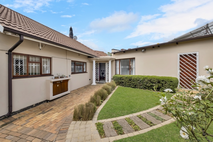 4 Bedroom Property for Sale in Linden Gauteng