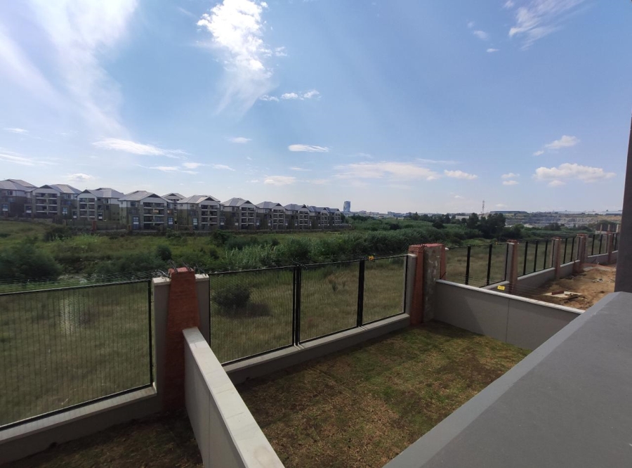 To Let 2 Bedroom Property for Rent in Waterfall Gauteng