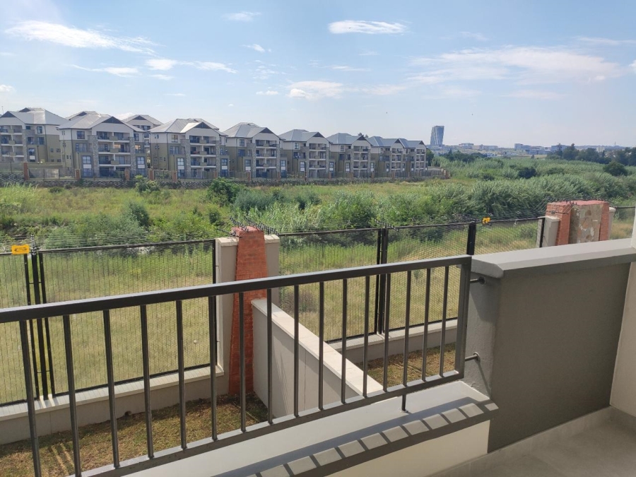 To Let 2 Bedroom Property for Rent in Waterfall Gauteng