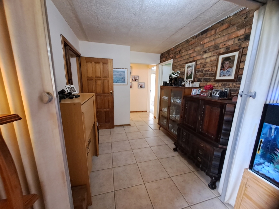 5 Bedroom Property for Sale in Ironsyde A H Gauteng