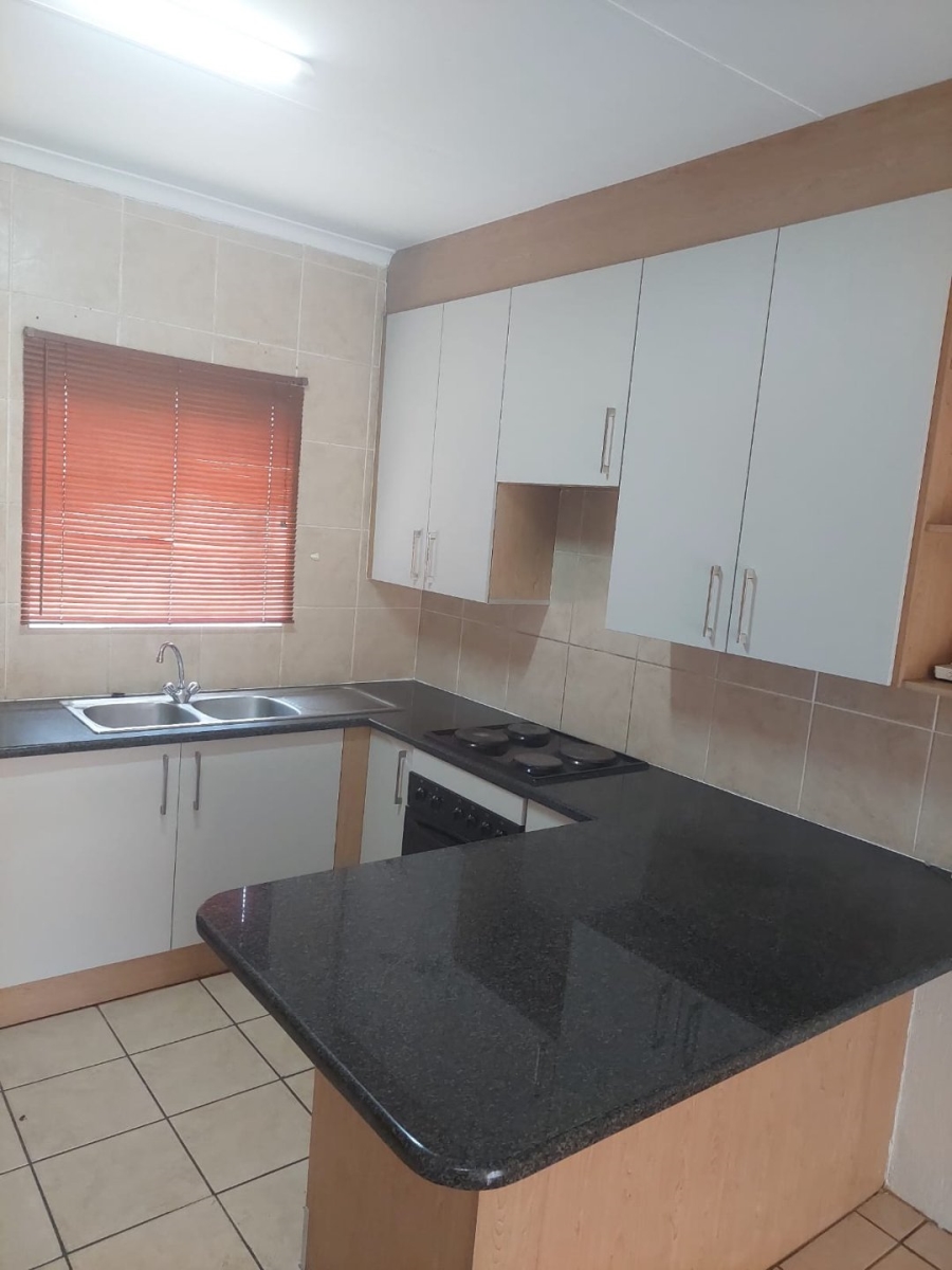 2 Bedroom Property for Sale in Willowbrook Gauteng