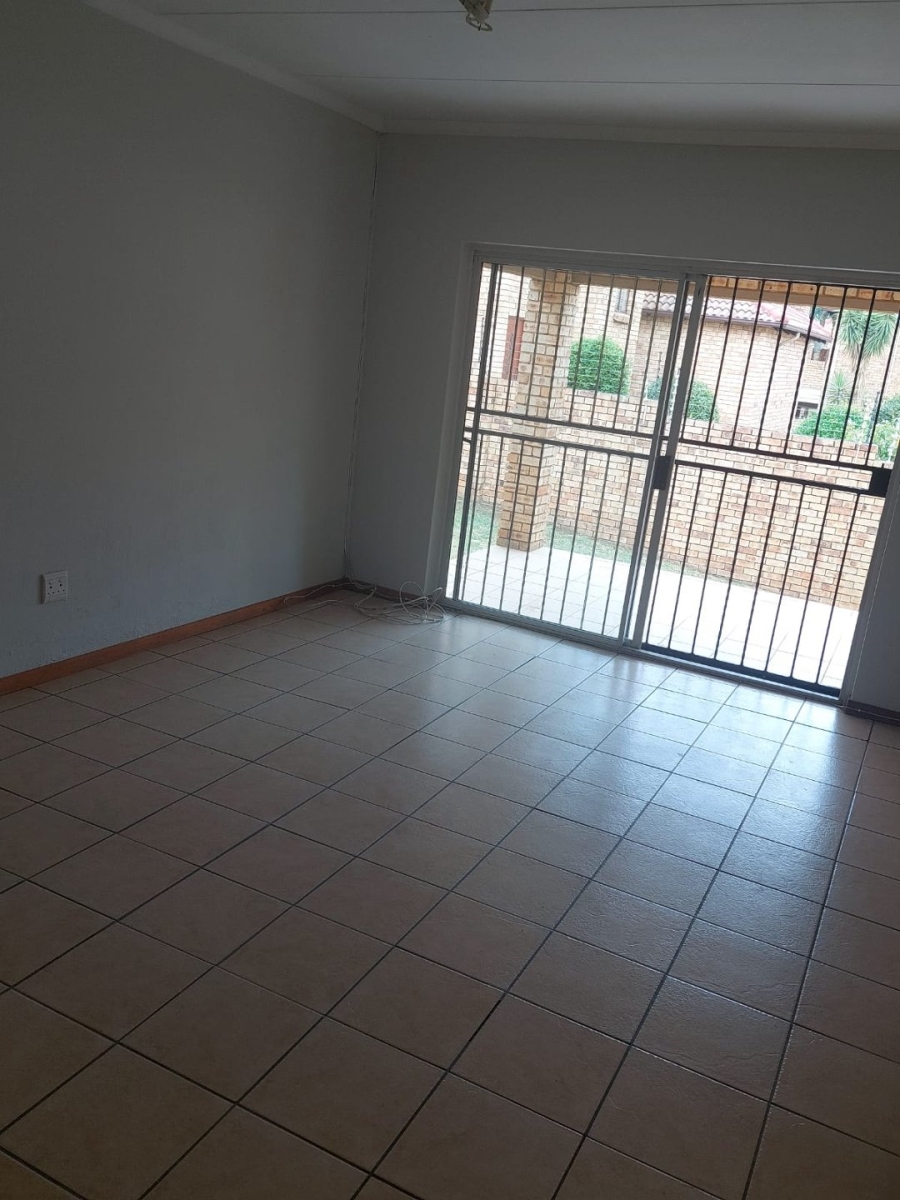 2 Bedroom Property for Sale in Willowbrook Gauteng